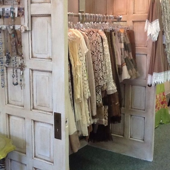 UNIQUE STYLES BOUTIQUE - Picture 4 of 8